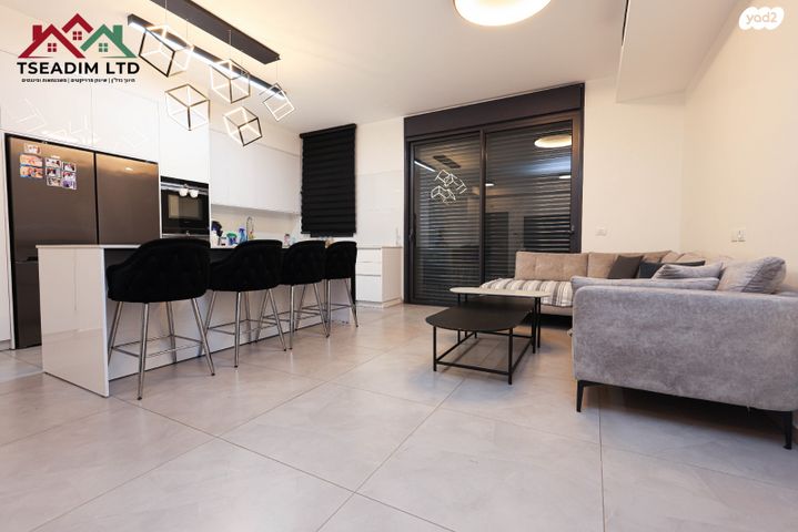 דירה, רמב"ם, ראשון לציון