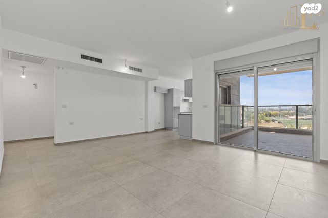 דירה, רחובות הצעירה, רחובות