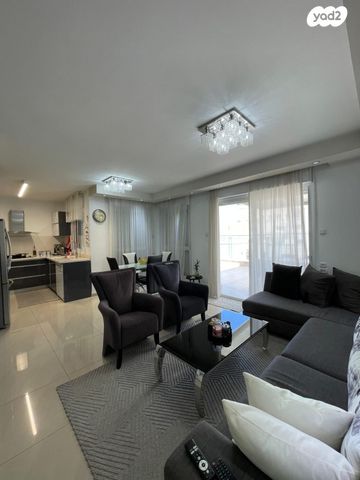 גג/ פנטהאוז, הבישוף חג'אר 3, עבאס, חיפה