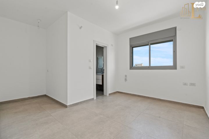 דירה, רחובות הצעירה, רחובות