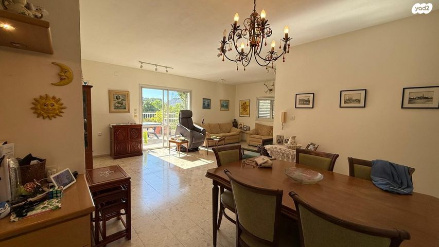 דירה, הקוממיות, רעננה