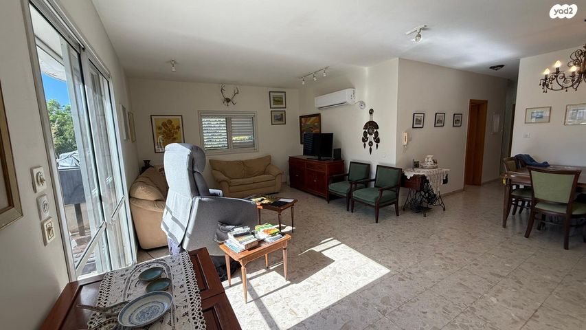 דירה, הקוממיות, רעננה