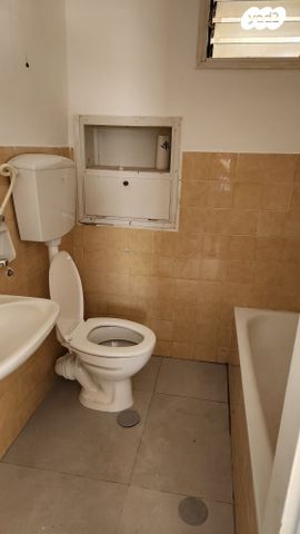 דירה, עמנואל