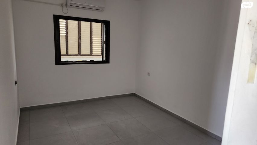 דירה, עמנואל