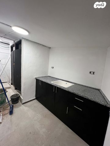 מרתף, שונצינו, מונטיפיורי, הרכבת, תל אביב יפו