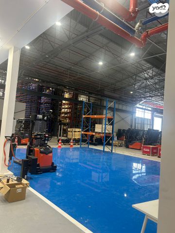 מבני תעשיה, ניר צבי