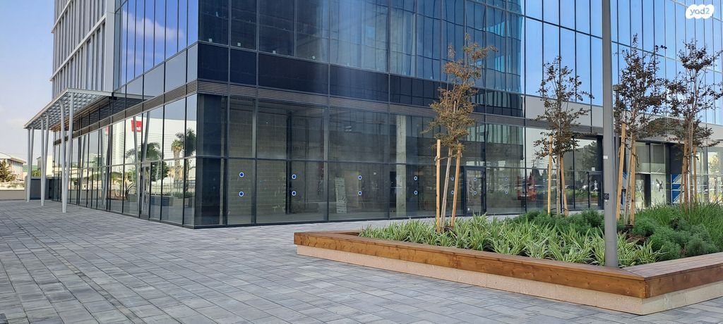 חנויות/ שטח מסחרי, החרש, הוד השרון