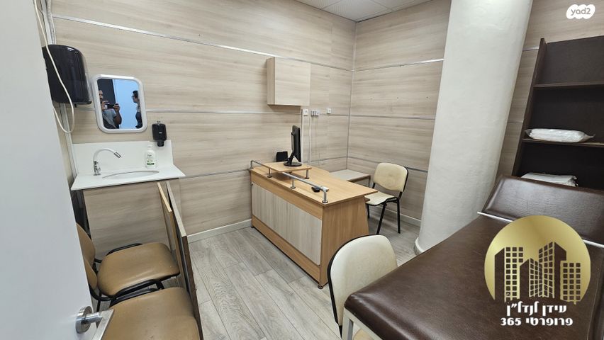 קליניקות, שדרות העצמאות 67, הגבול רוטשילד, בת ים