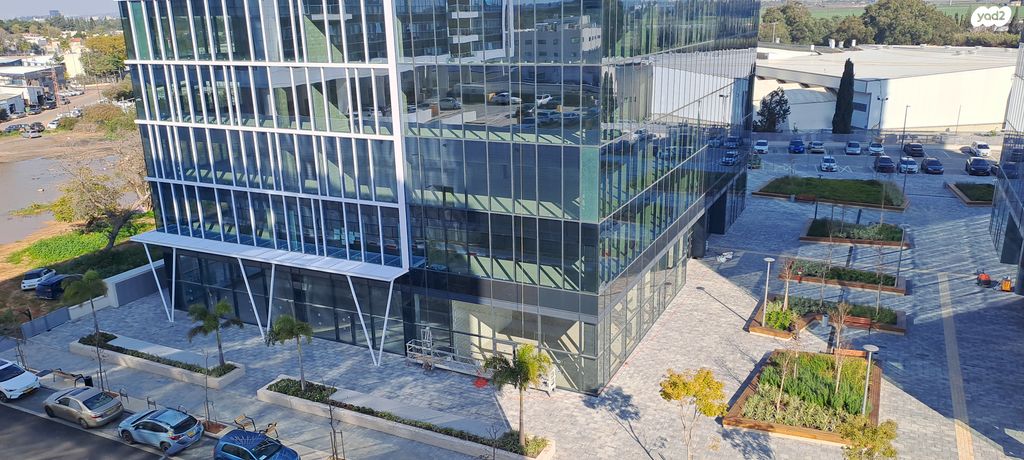 חנויות/ שטח מסחרי, החרש, הוד השרון