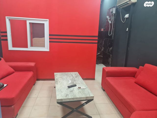 חנויות/ שטח מסחרי