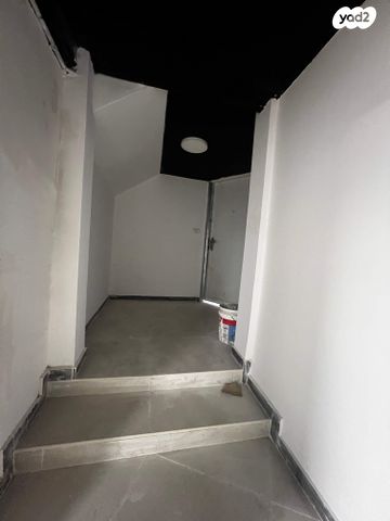 מרתף, שונצינו, מונטיפיורי, הרכבת, תל אביב יפו