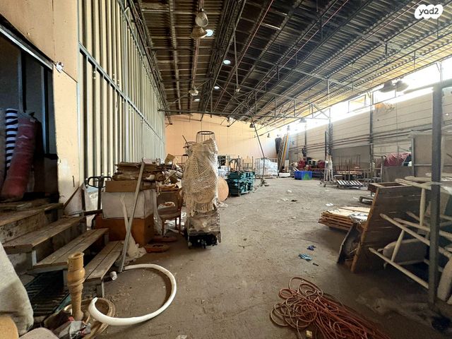 מבני תעשיה, רחובות