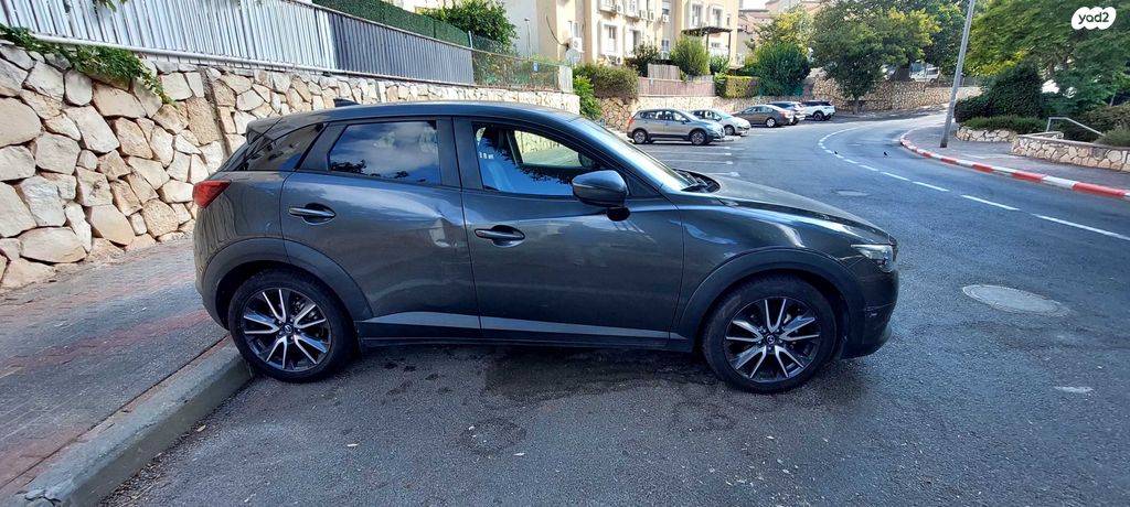 מודעת רכב מאזדה CX-3