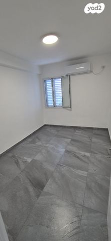 אפרים צור 53