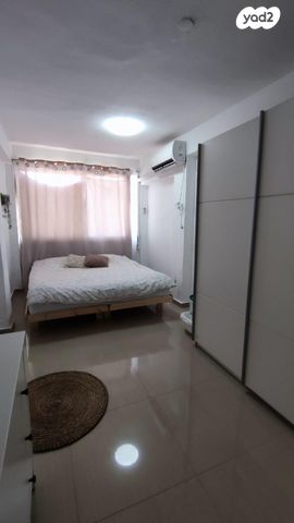 דירה, עזרא ונחמיה 220, גיורא יוספטל, דימונה