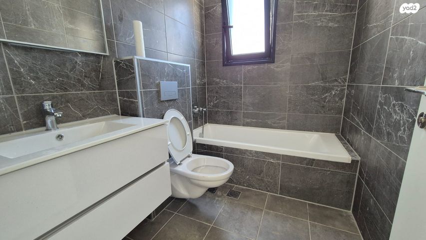 גג/ פנטהאוז, בר כוכבא 68, אחוזת כנרת, טבריה