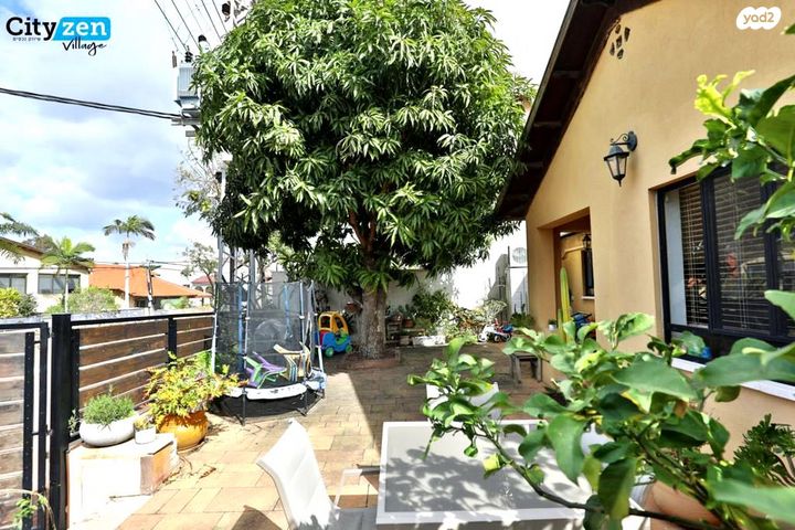 דו משפחתי, אבן יהודה