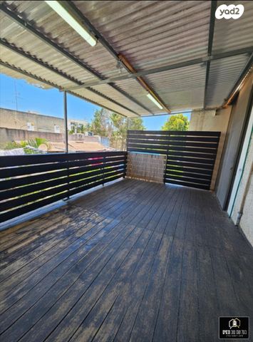 טריפלקס, בעל שם טוב, מרכז העיר, קרית אתא