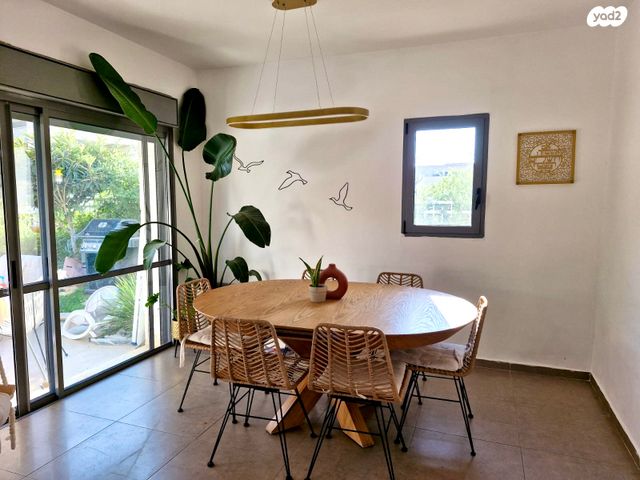 דו משפחתי, תאנה, סנסן, צור הדסה