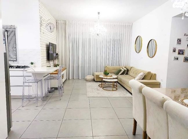 שושנה דמארי 8