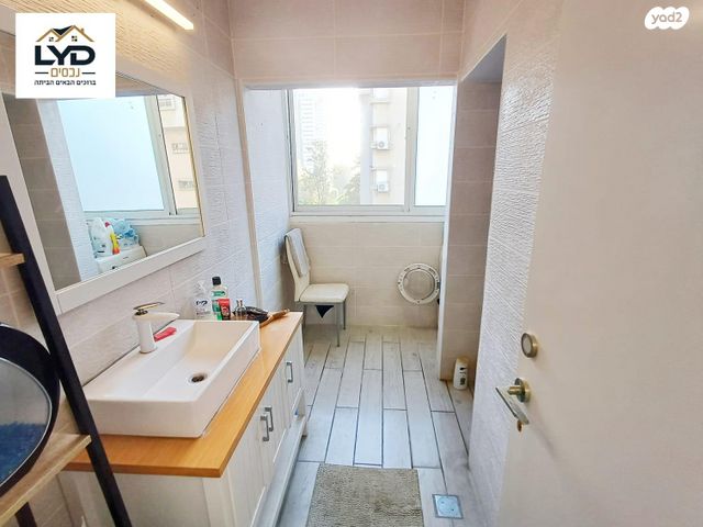 דירה, הרברט סמואל, חדרה