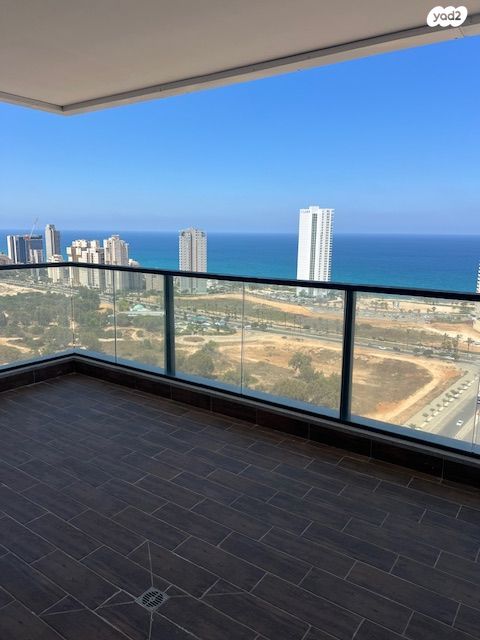 אמנון ליפקין שחק 