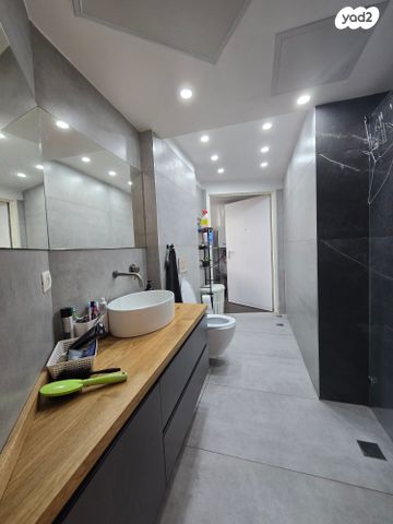 דירת גן, אמה טאובר פרידמן, הרצליה הירוקה, נווה עובד, הרצליה