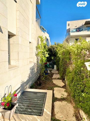 דו משפחתי, תאנה, סנסן, צור הדסה