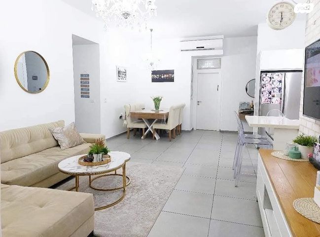 דירת גן, שושנה דמארי 8, קרית האמנים, מצליח, רמלה