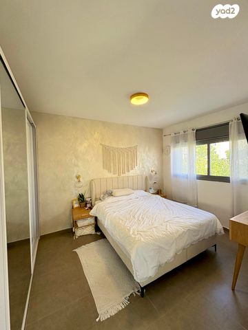 דו משפחתי, תאנה, סנסן, צור הדסה