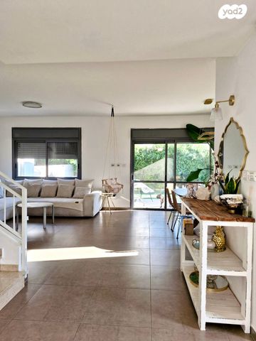 דו משפחתי, תאנה, סנסן, צור הדסה