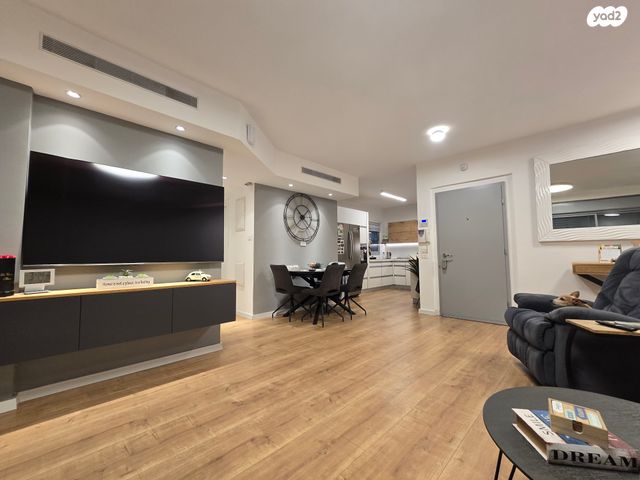 דירת גן, אמה טאובר פרידמן, הרצליה הירוקה, נווה עובד, הרצליה