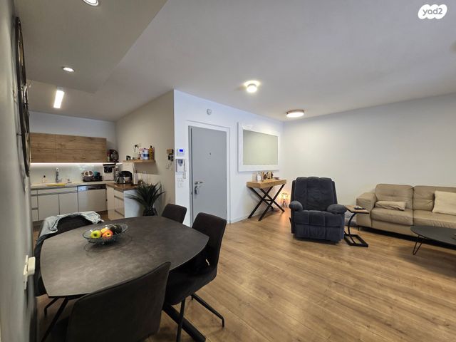 דירת גן, אמה טאובר פרידמן, הרצליה הירוקה, נווה עובד, הרצליה