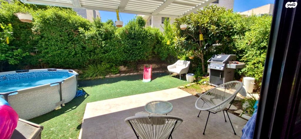 דו משפחתי, תאנה, סנסן, צור הדסה