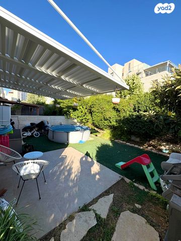 דו משפחתי, תאנה, סנסן, צור הדסה