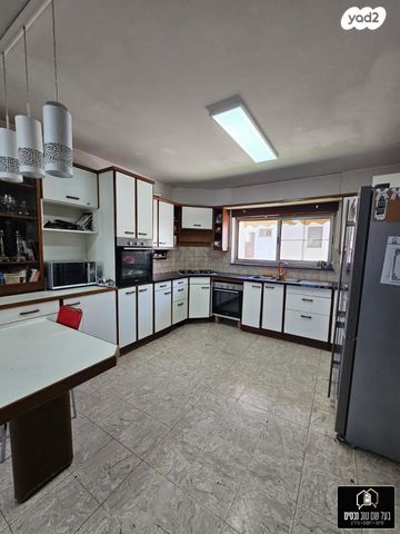 טריפלקס, בעל שם טוב, מרכז העיר, קרית אתא