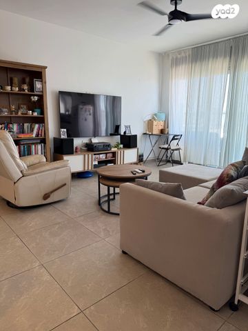 דירה, אהבת אדם, שרונה, כפר יונה