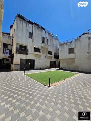 טריפלקס, בעל שם טוב, מרכז העיר, קרית אתא