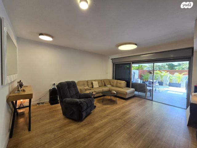 דירת גן, אמה טאובר פרידמן, הרצליה הירוקה, נווה עובד, הרצליה