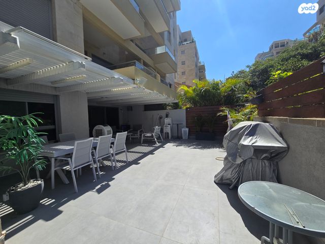 דירת גן, אמה טאובר פרידמן, הרצליה הירוקה, נווה עובד, הרצליה