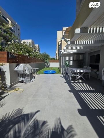 דירת גן, אמה טאובר פרידמן, הרצליה הירוקה, נווה עובד, הרצליה