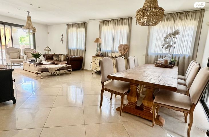 גג/ פנטהאוז, רסקו ג', הוד השרון