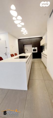 דירת גן, שדרות יצחק רבין 1, רמת אמיר, קדימה צורן