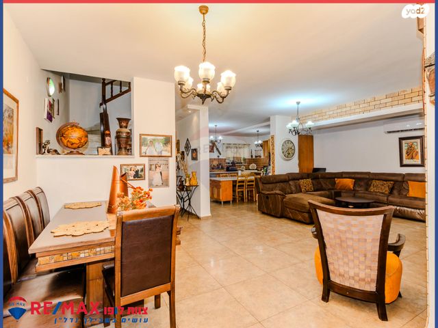 דו משפחתי, בית וגן, עפולה