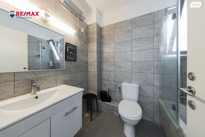 גג/ פנטהאוז, שדרות טום לנטוס, קרית השרון, נתניה