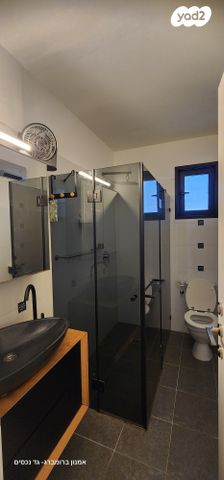 גג/ פנטהאוז, נעמי שמר, יבנה