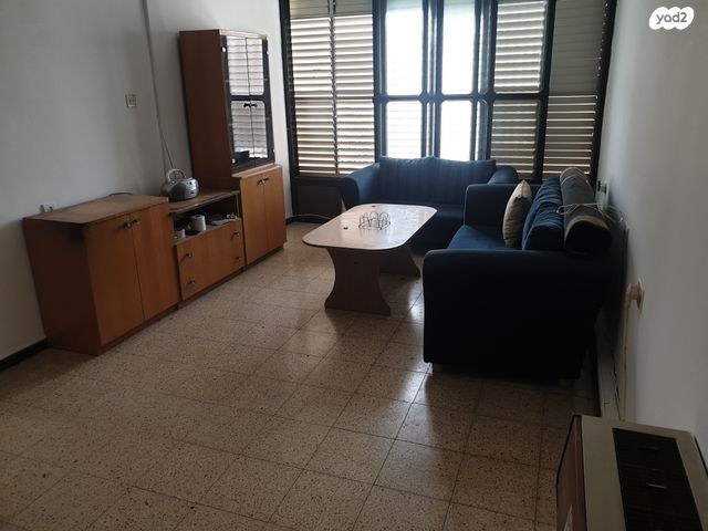 דירה, הרב הרצוג 8, לב העיר, בת ים