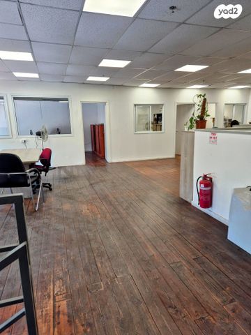 מבני תעשיה, קיסריה