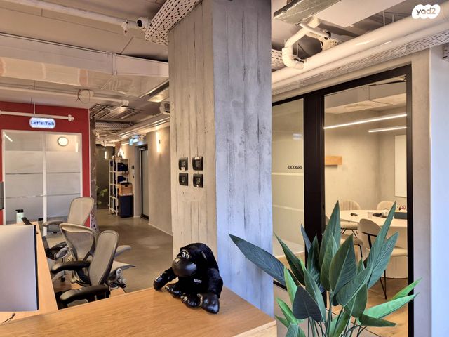 משרדים, יגאל אלון, ביצרון ורמת ישראל, תל אביב יפו