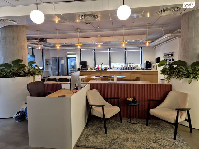 משרדים, יגאל אלון, ביצרון ורמת ישראל, תל אביב יפו